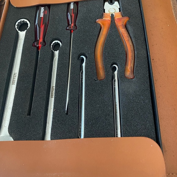 Ferrari 350 Modena authentic tool kit plus 3 center caps brass wrench - Picture 2 of 6
